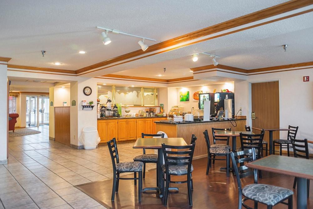 Gasthof Quality Near Monument Health Rapid Hospital 2*